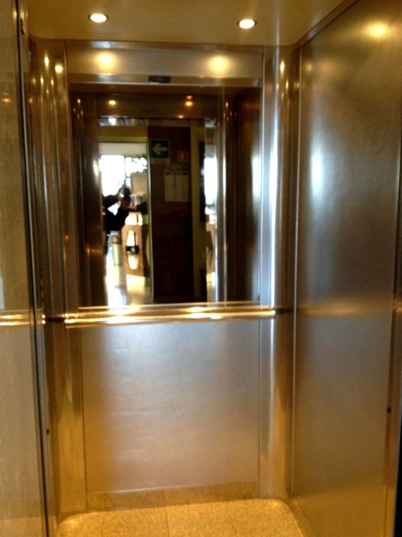 פסקרה Hotel Holiday מראה חיצוני תמונה
